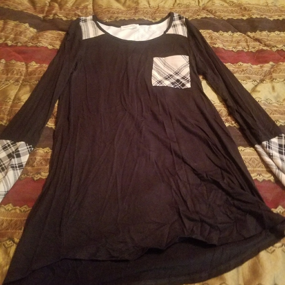 NWOT back and cream plaid boutique small shirt